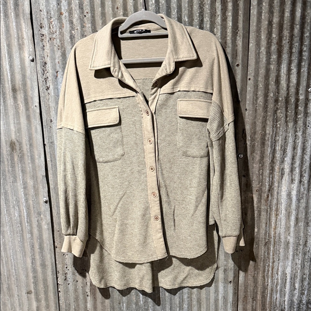 Casual Beige Button-Up Shirt with Pockets